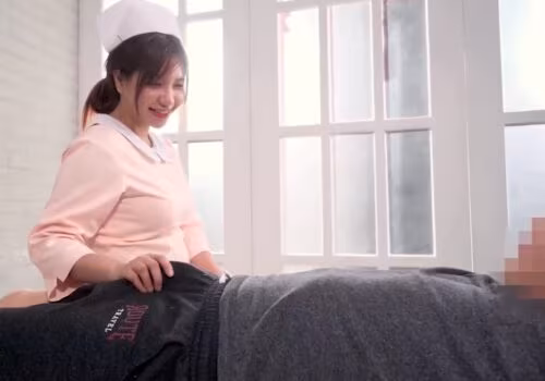 Dịch vụ chăm sóc tận tình của nàng y tá xinh đẹp
