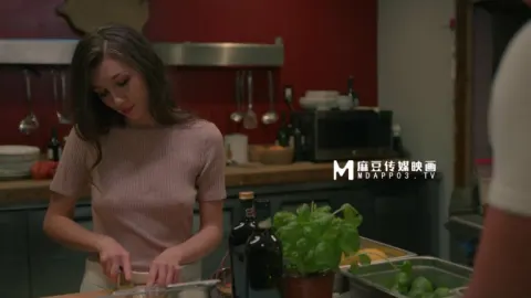 Giả vờ mở tiệc cậu bạn trai chuốc say địt nhau tập thể cô bạn gái xinh xắn